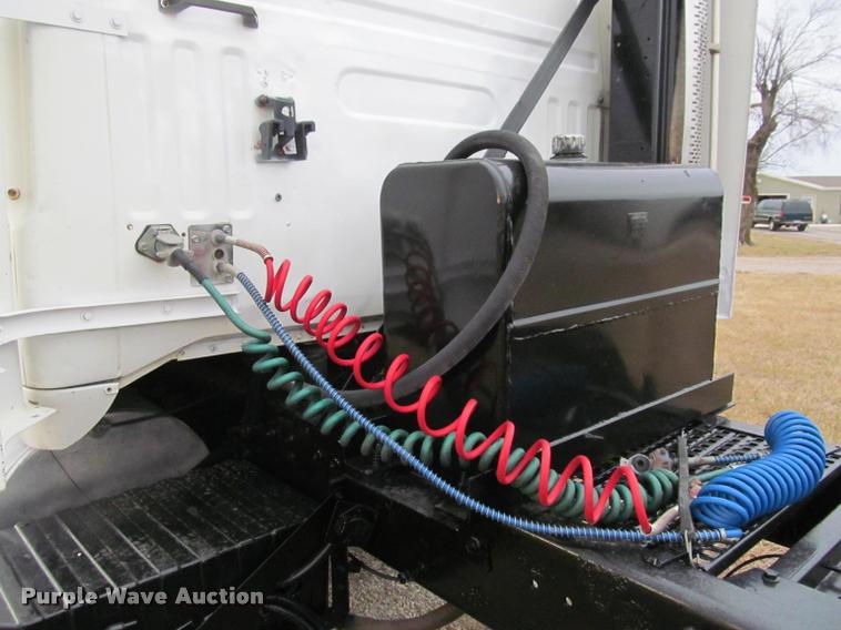 image for item J2623 1996 Volvo WIA semi truck