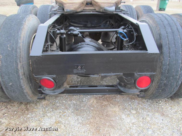 image for item J2623 1996 Volvo WIA semi truck