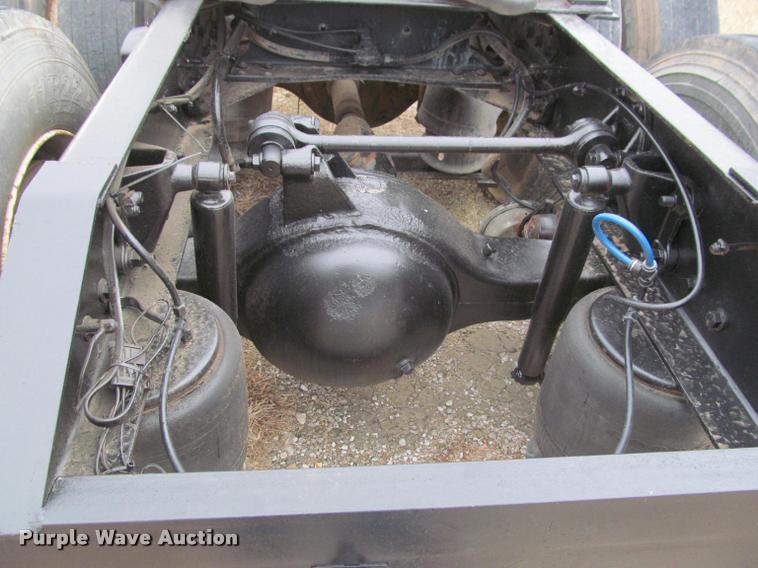 image for item J2623 1996 Volvo WIA semi truck