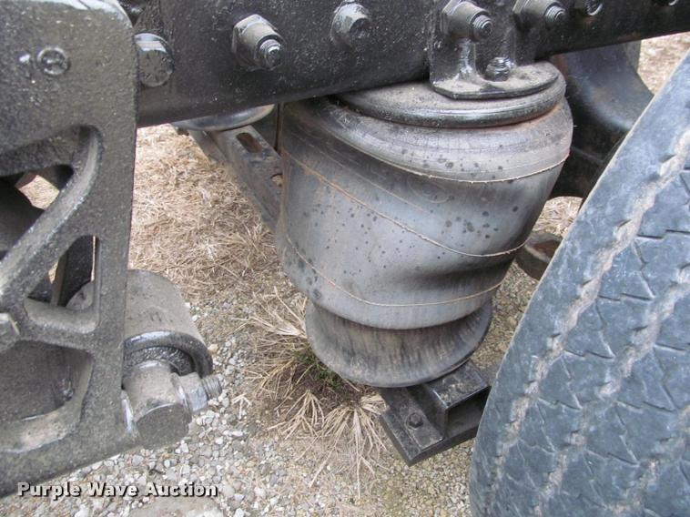 image for item J2623 1996 Volvo WIA semi truck