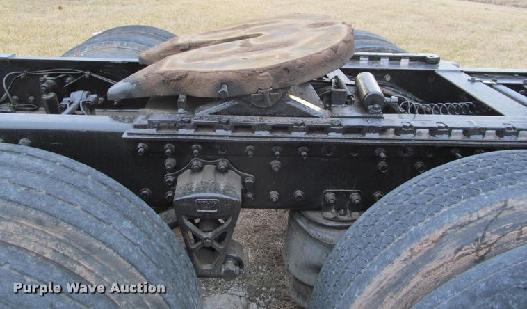 image for item J2623 1996 Volvo WIA semi truck