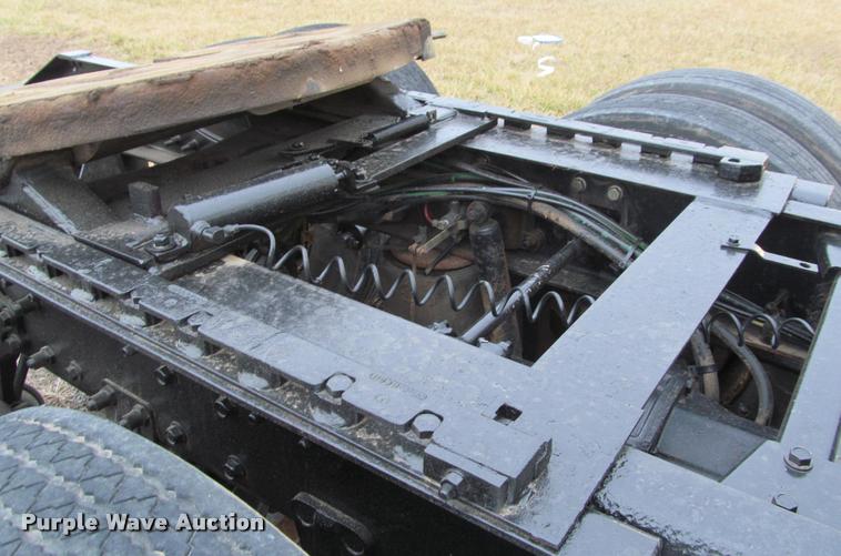 image for item J2623 1996 Volvo WIA semi truck