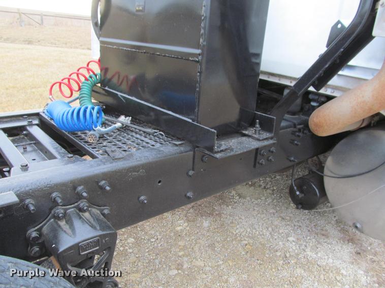 image for item J2623 1996 Volvo WIA semi truck