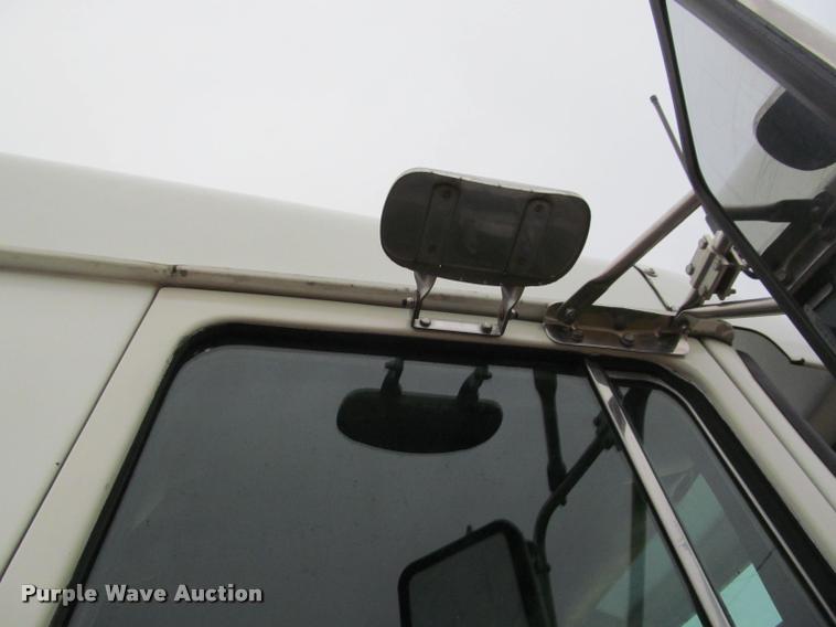 image for item J2623 1996 Volvo WIA semi truck