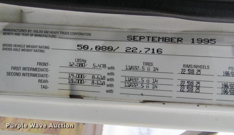 image for item J2623 1996 Volvo WIA semi truck