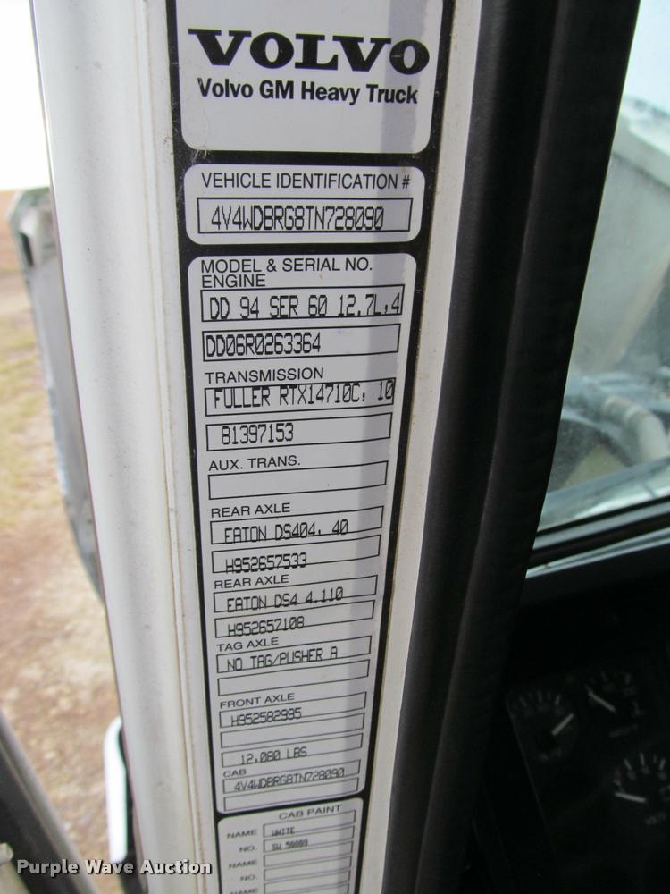 image for item J2623 1996 Volvo WIA semi truck