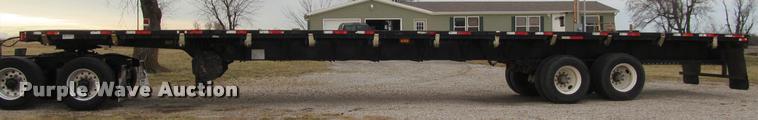 image for item J2624 1989 Gulfstream extendable flatbed trailer