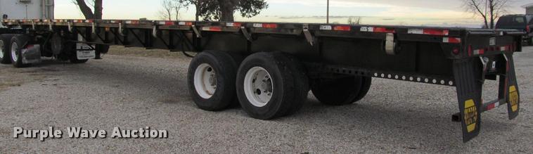 image for item J2624 1989 Gulfstream extendable flatbed trailer