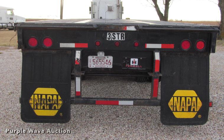 image for item J2624 1989 Gulfstream extendable flatbed trailer