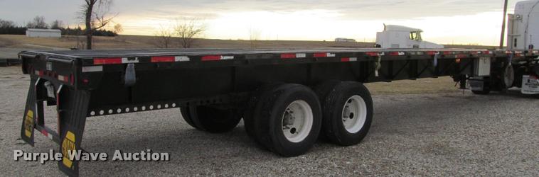 image for item J2624 1989 Gulfstream extendable flatbed trailer