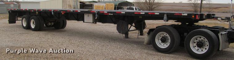 image for item J2624 1989 Gulfstream extendable flatbed trailer
