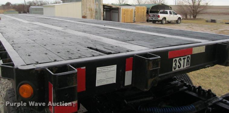 image for item J2624 1989 Gulfstream extendable flatbed trailer