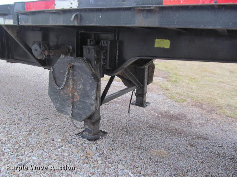 image for item J2624 1989 Gulfstream extendable flatbed trailer