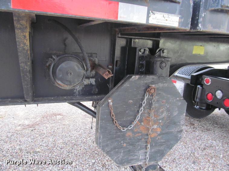 image for item J2624 1989 Gulfstream extendable flatbed trailer