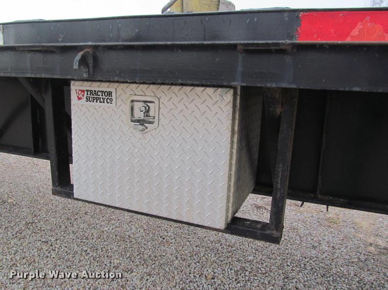 image for item J2624 1989 Gulfstream extendable flatbed trailer