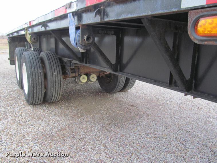 image for item J2624 1989 Gulfstream extendable flatbed trailer