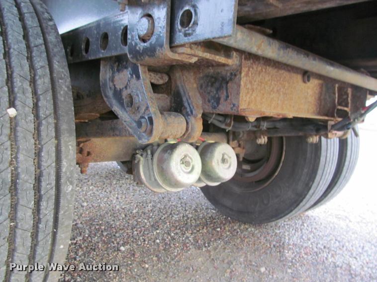 image for item J2624 1989 Gulfstream extendable flatbed trailer