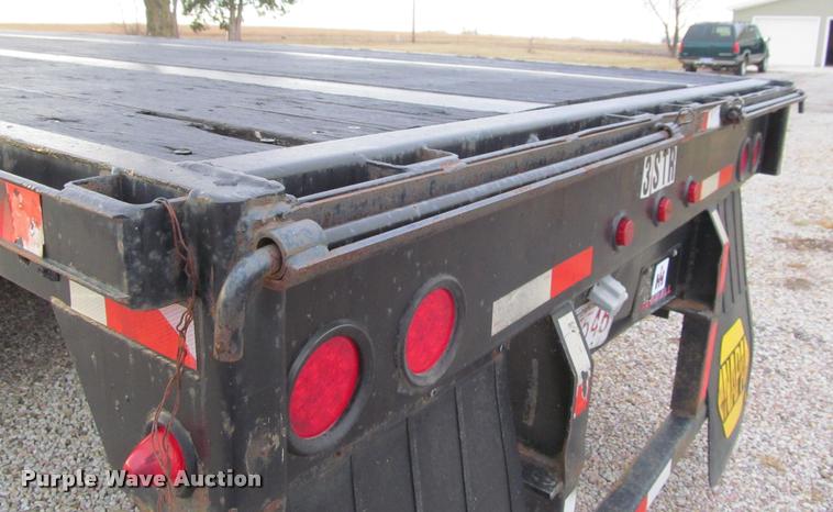 image for item J2624 1989 Gulfstream extendable flatbed trailer