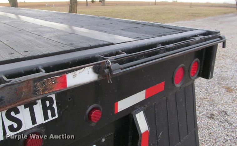 image for item J2624 1989 Gulfstream extendable flatbed trailer