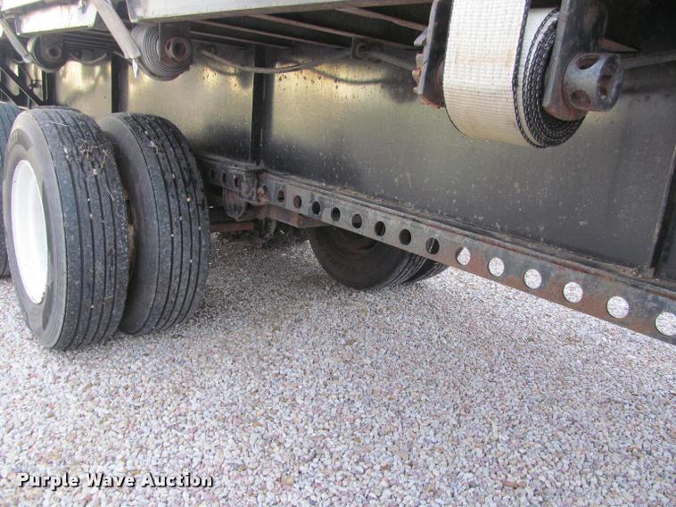image for item J2624 1989 Gulfstream extendable flatbed trailer