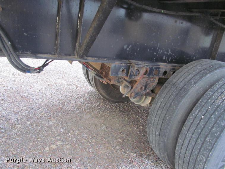 image for item J2624 1989 Gulfstream extendable flatbed trailer