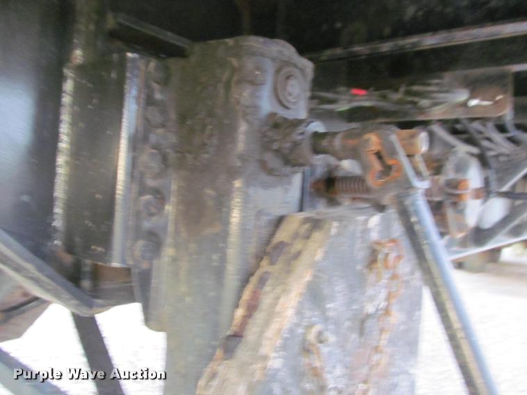 image for item J2624 1989 Gulfstream extendable flatbed trailer