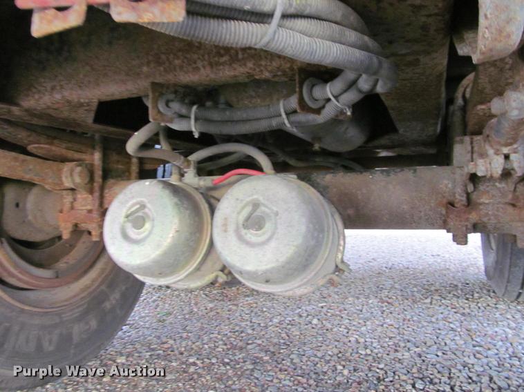 image for item J2624 1989 Gulfstream extendable flatbed trailer