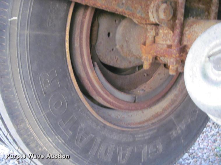 image for item J2624 1989 Gulfstream extendable flatbed trailer