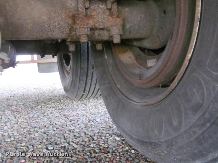 image for item J2624 1989 Gulfstream extendable flatbed trailer