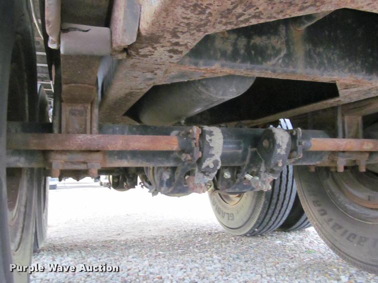 image for item J2624 1989 Gulfstream extendable flatbed trailer