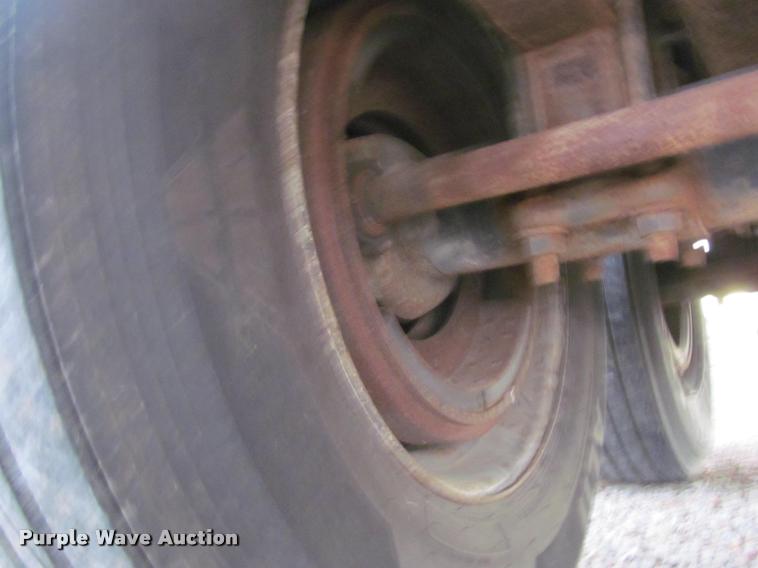 image for item J2624 1989 Gulfstream extendable flatbed trailer