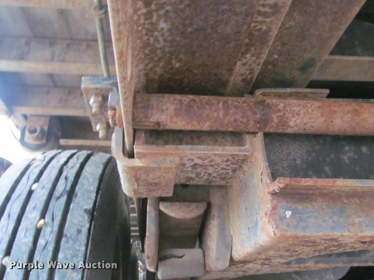 image for item J2624 1989 Gulfstream extendable flatbed trailer