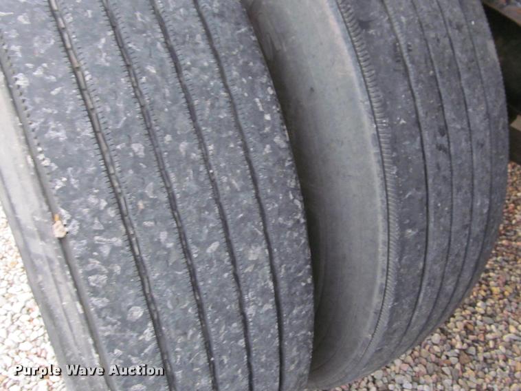 image for item J2624 1989 Gulfstream extendable flatbed trailer