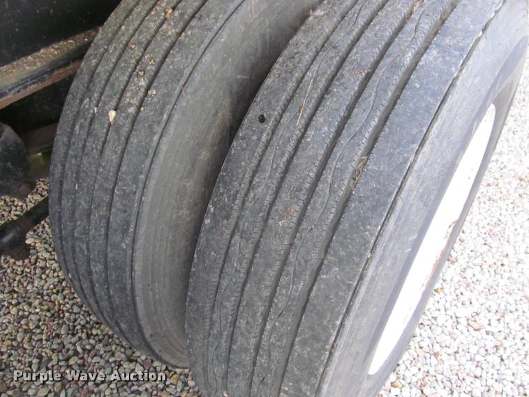 image for item J2624 1989 Gulfstream extendable flatbed trailer