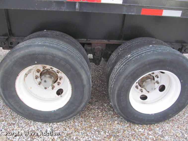 image for item J2624 1989 Gulfstream extendable flatbed trailer
