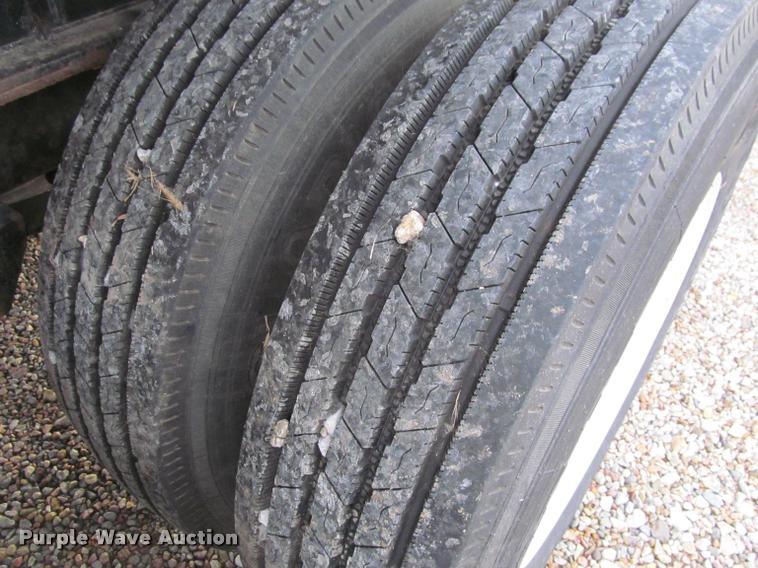 image for item J2624 1989 Gulfstream extendable flatbed trailer