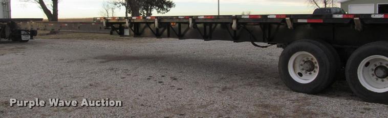 image for item J2624 1989 Gulfstream extendable flatbed trailer