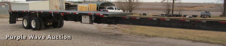 image for item J2624 1989 Gulfstream extendable flatbed trailer