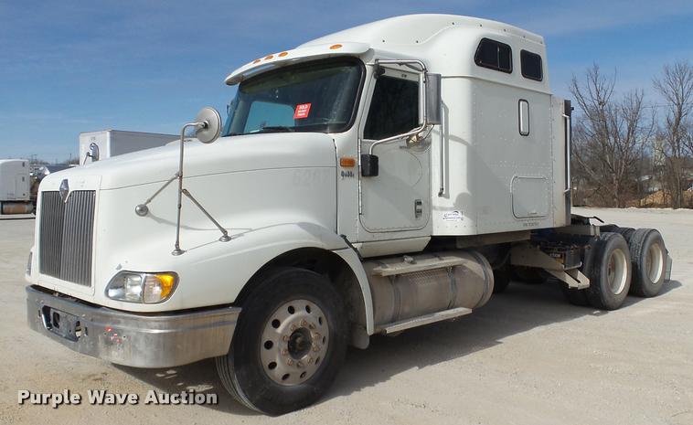 image for item J2638 2007 International 9400i semi truck