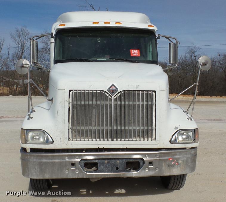 image for item J2638 2007 International 9400i semi truck