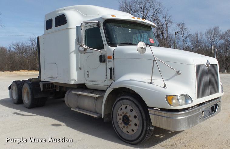 image for item J2638 2007 International 9400i semi truck
