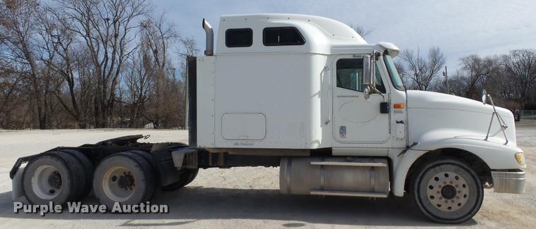 image for item J2638 2007 International 9400i semi truck