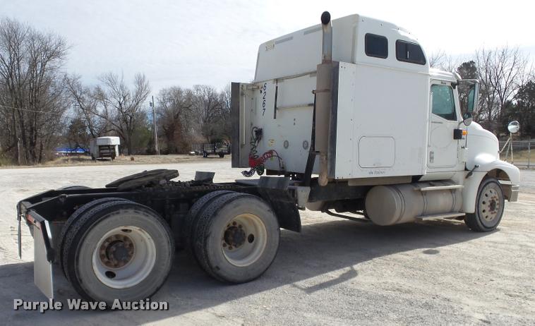 image for item J2638 2007 International 9400i semi truck