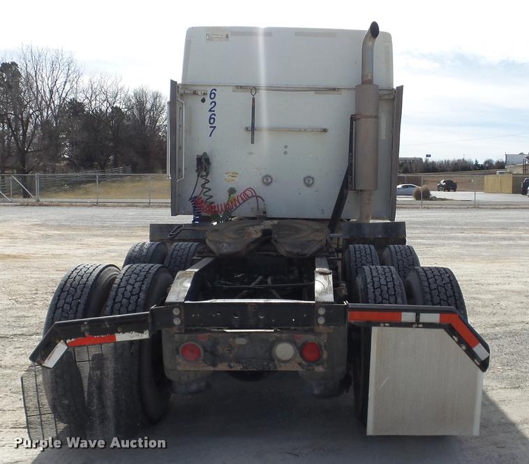 image for item J2638 2007 International 9400i semi truck