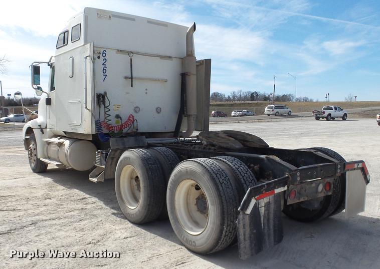 image for item J2638 2007 International 9400i semi truck