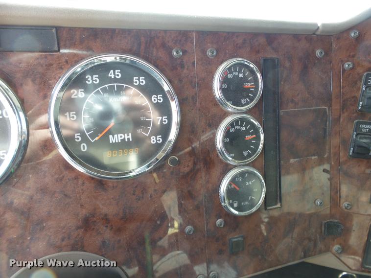 image for item J2638 2007 International 9400i semi truck