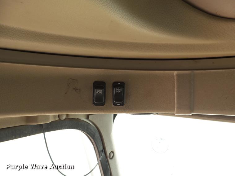 image for item J2638 2007 International 9400i semi truck