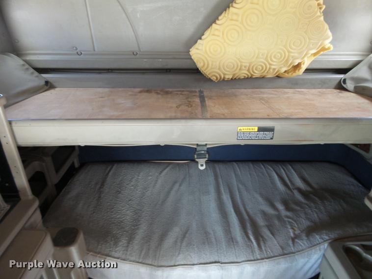 image for item J2638 2007 International 9400i semi truck