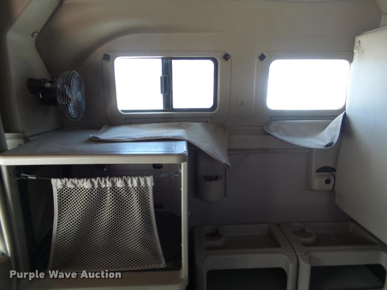 image for item J2638 2007 International 9400i semi truck