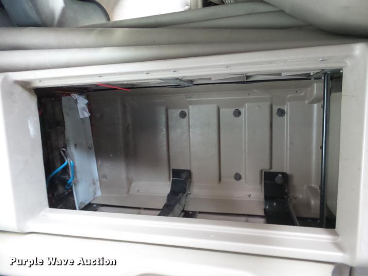 image for item J2638 2007 International 9400i semi truck